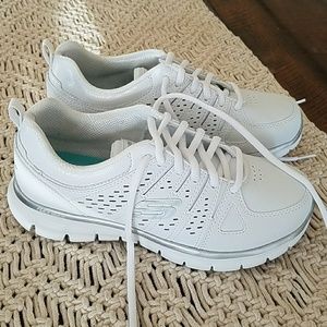 NWB Sz. 6 white leather skechers tennis shoes